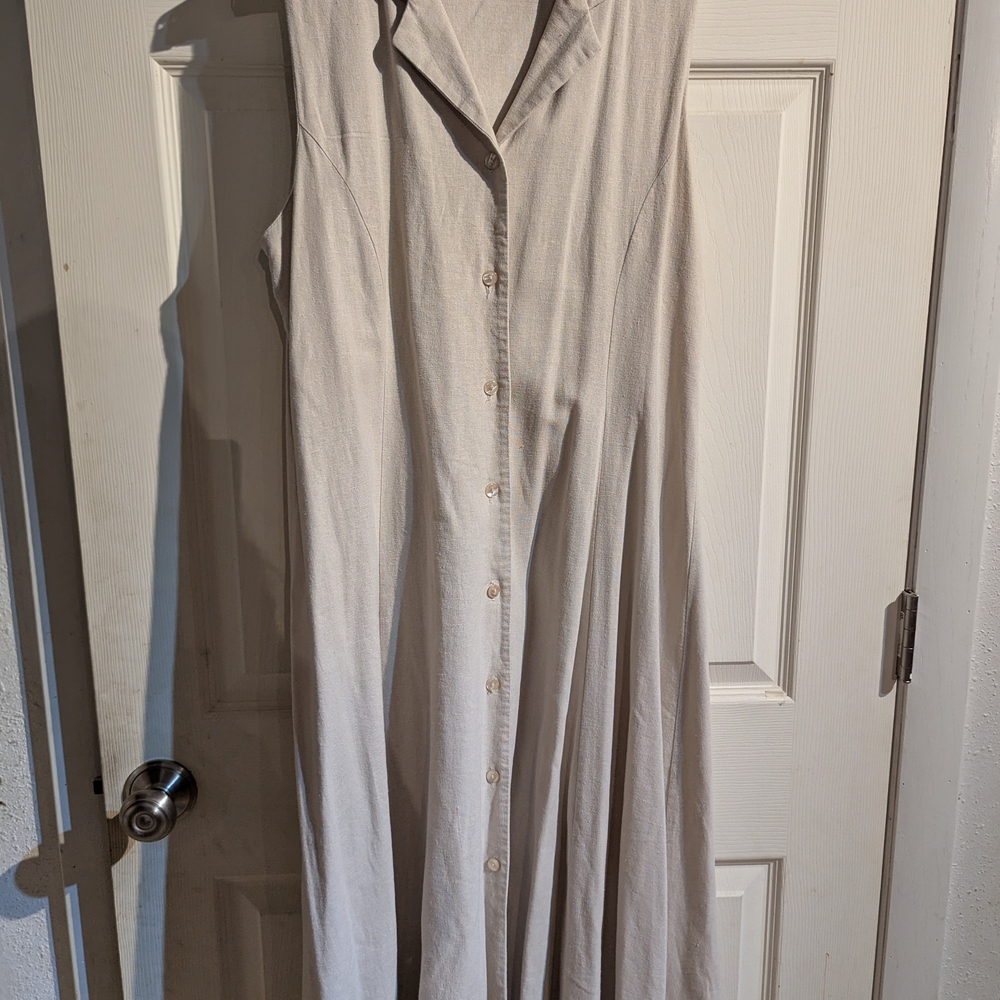 Chic Sleeveless Tan Maxi Dress